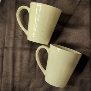 🌷4 Soft Yellow Mugs